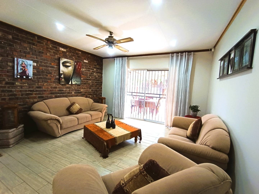 4 Bedroom Property for Sale in Langenhovenpark Free State
